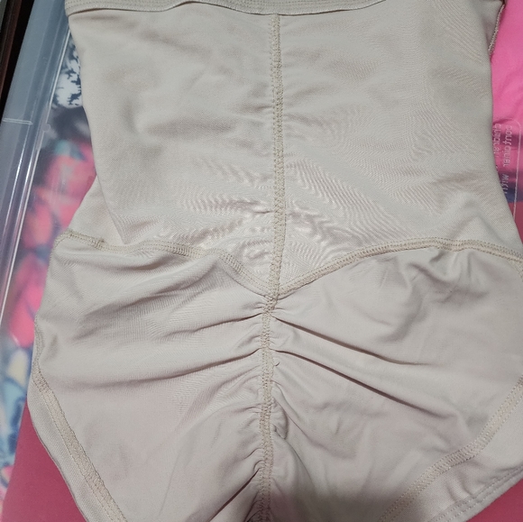 VEUC High-waisted Side zipper Compression Shapewear with Shirred Booty Detailing - Picture 10 of 15